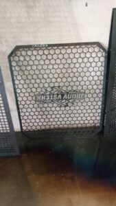 grill speaker desain tipografi